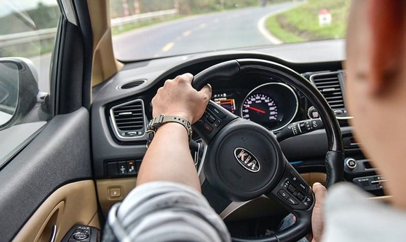 đánh lái xe ô tô bị nặng