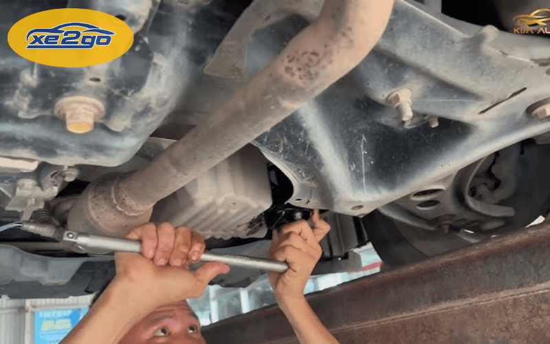 Thay Ron Ốc Xả Dầu TOYOTA C-HR